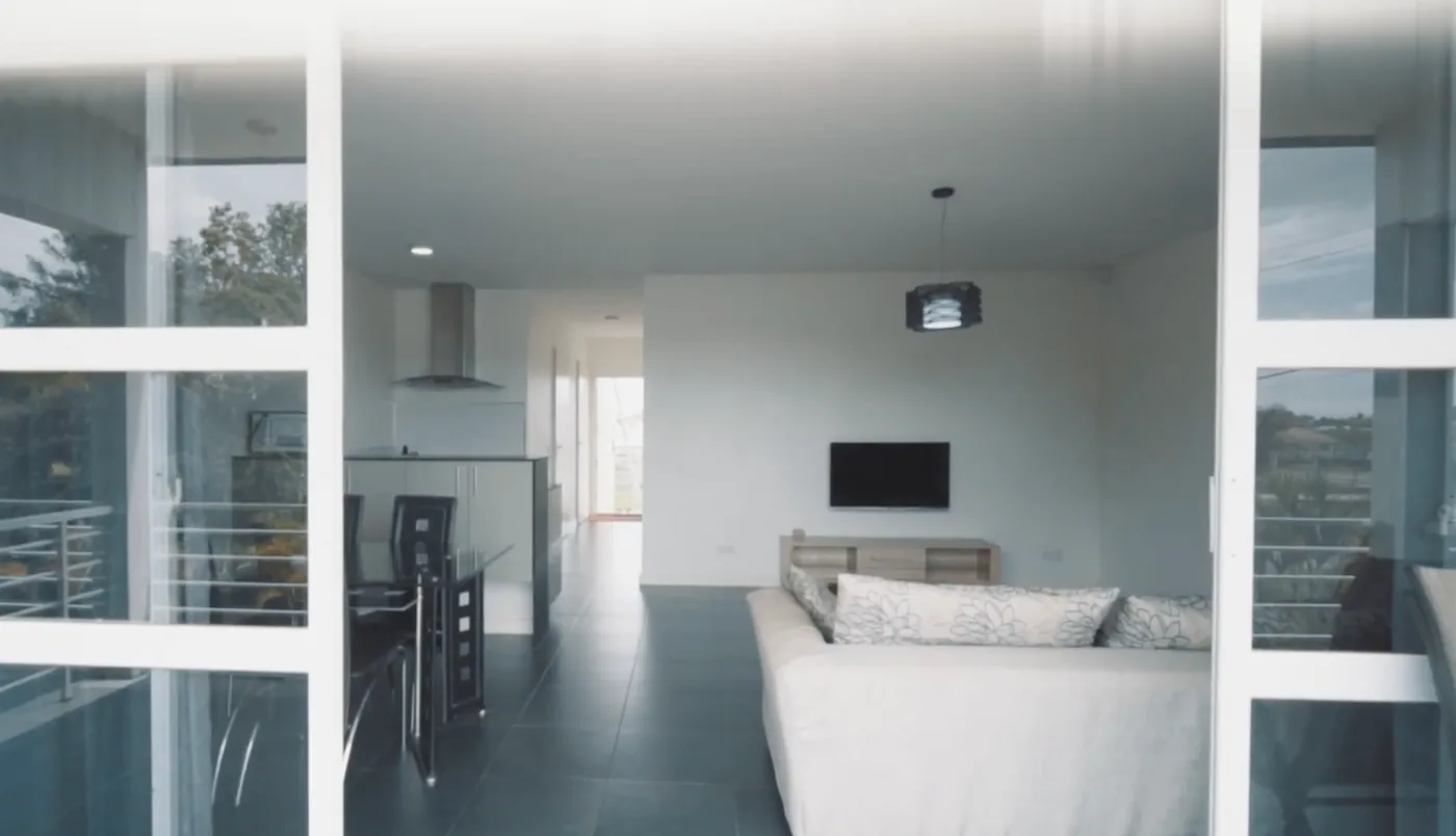 Woonkamer met uitzicht vanaf balkon